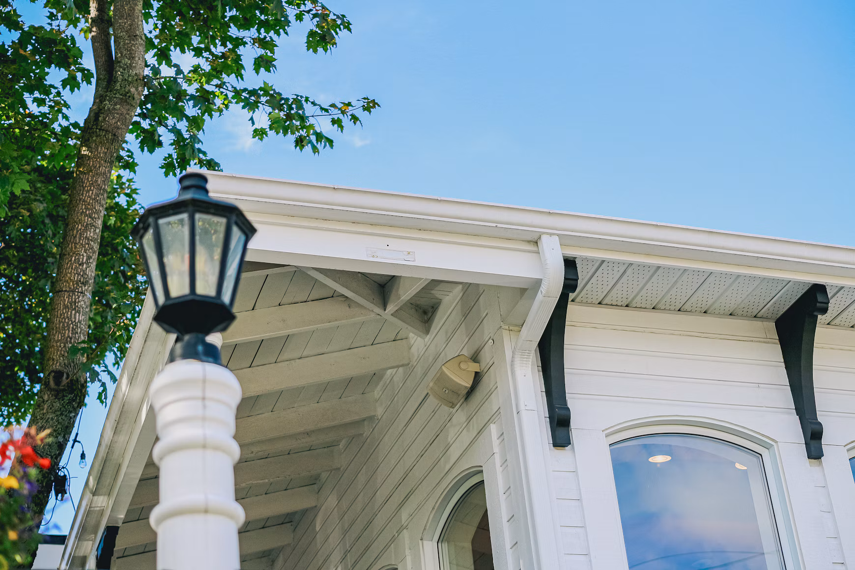 Roof and gutter system on a residential home